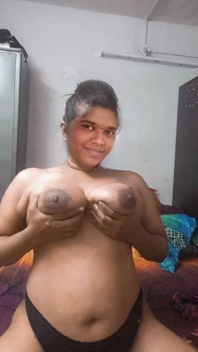 Nude selfie