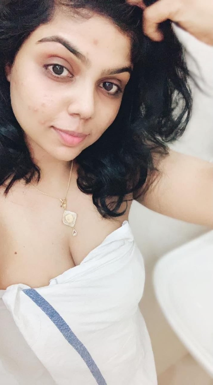 Muslim Slut Showing Big Boobs