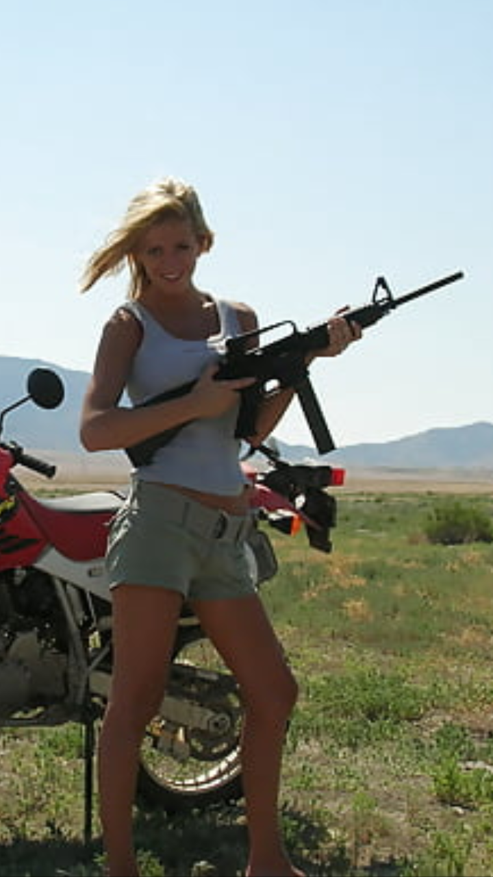Chicks & Guns 25