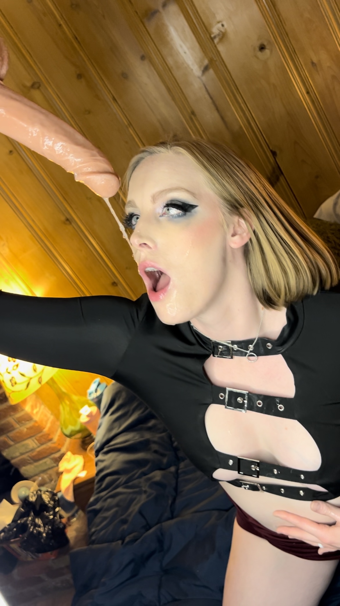 RoseThorneQOS deepthroats like a perfect slut