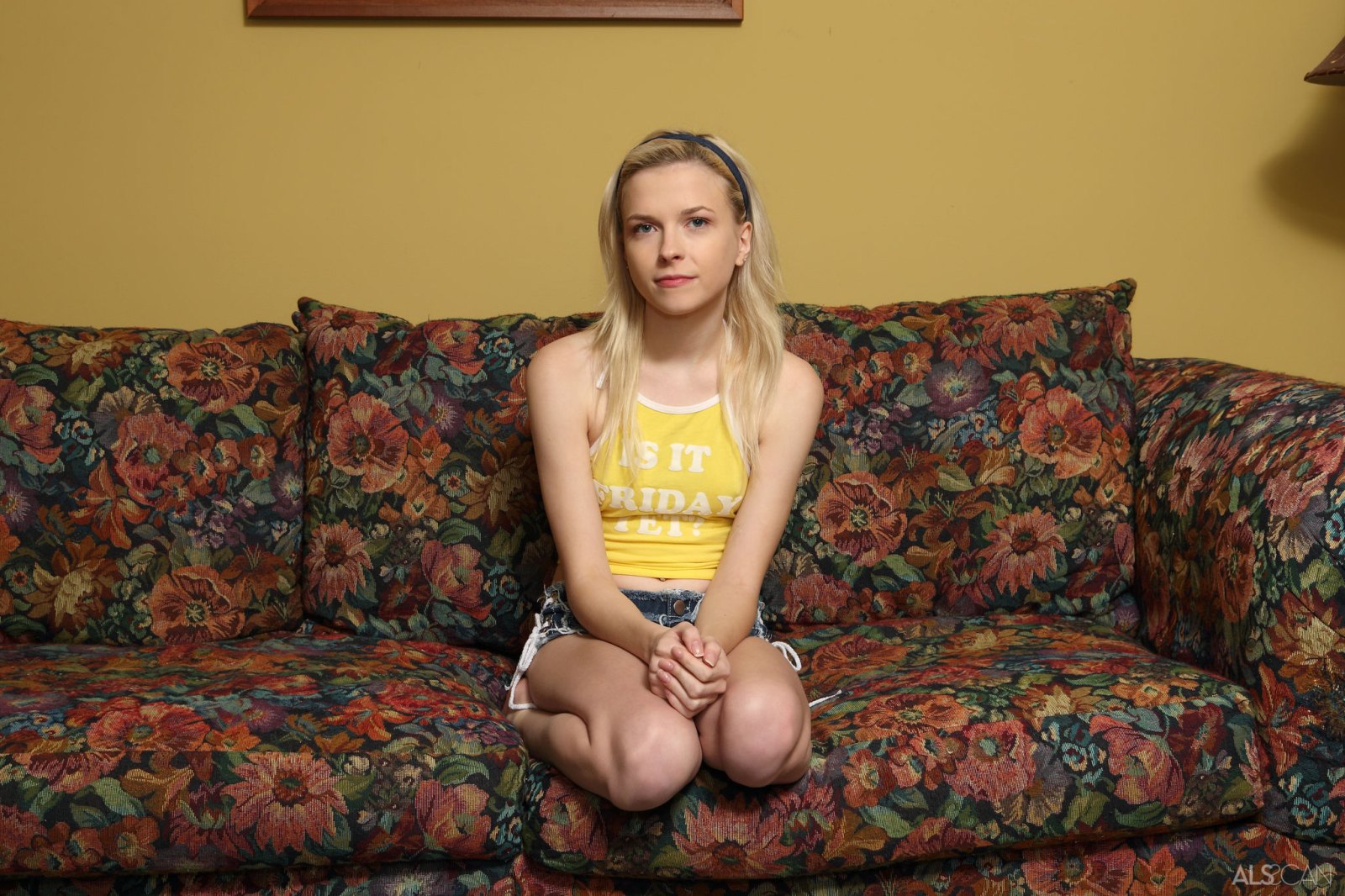 Jocelyn Sweets opens her vagina