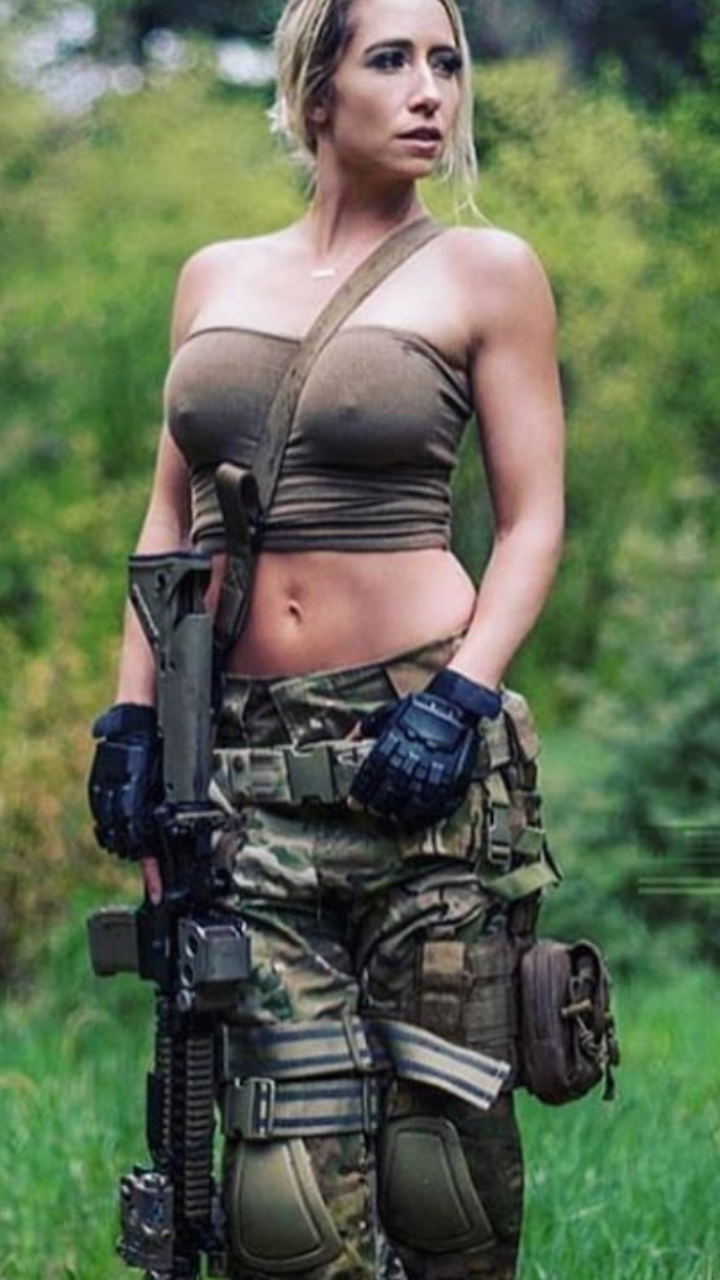 Chicks & Guns 26