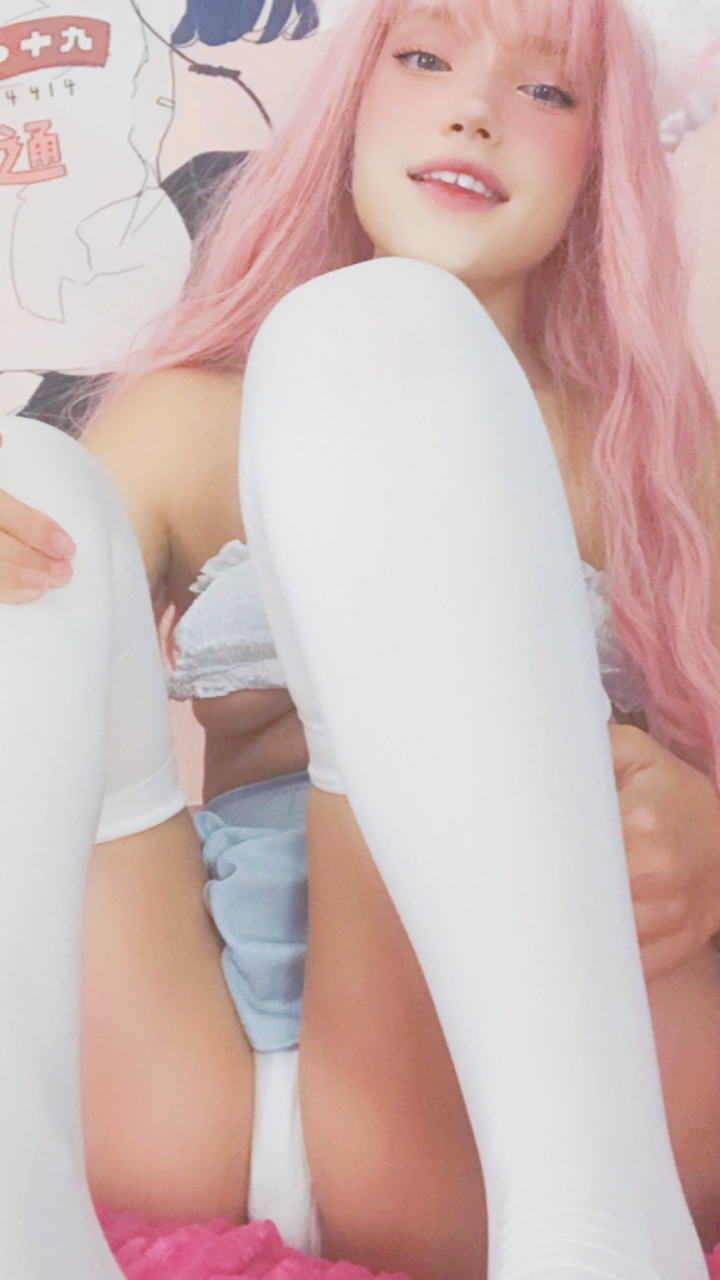 Chicks Spreading It 27