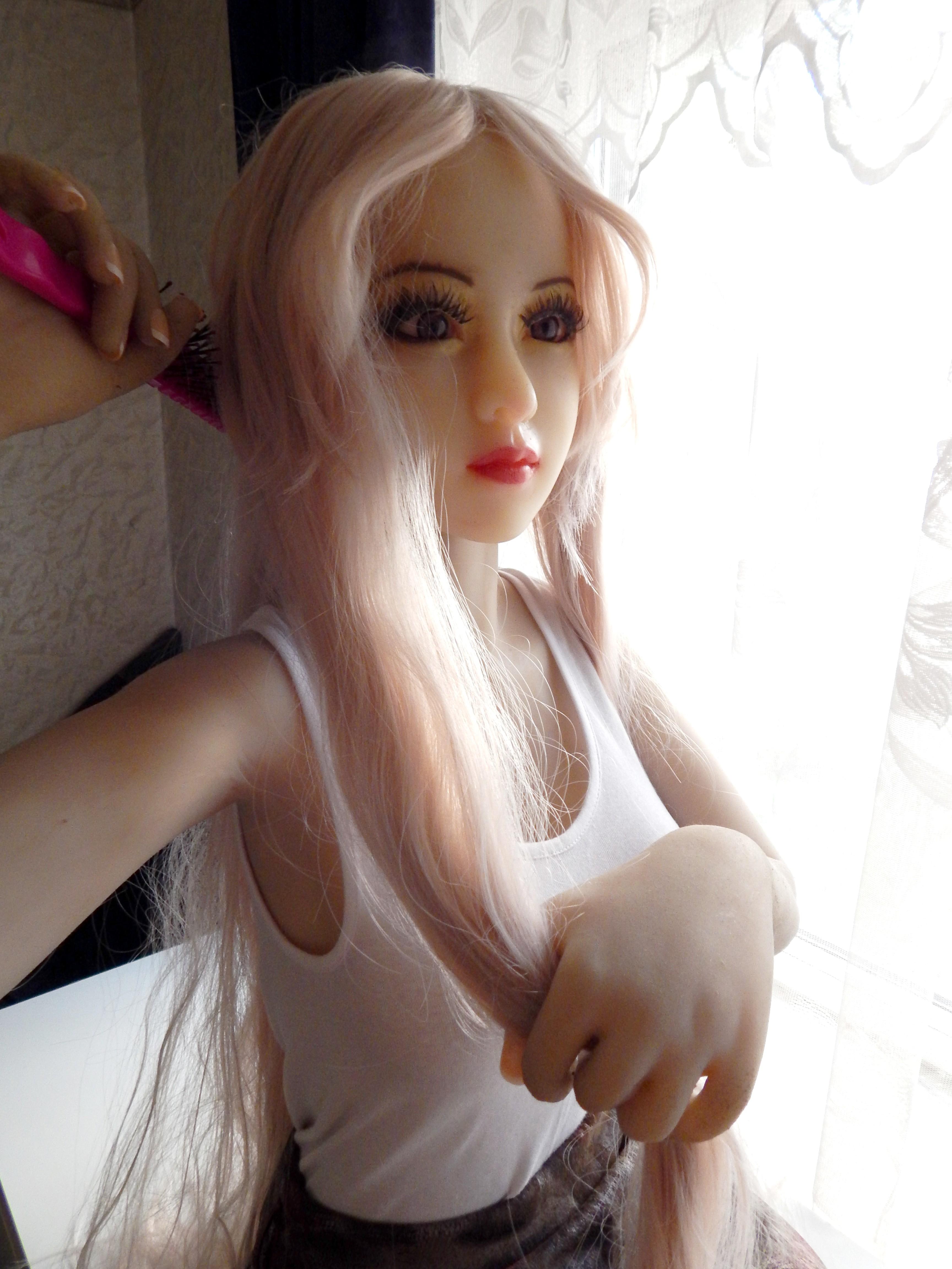 Nomi is preparing to Comicon.