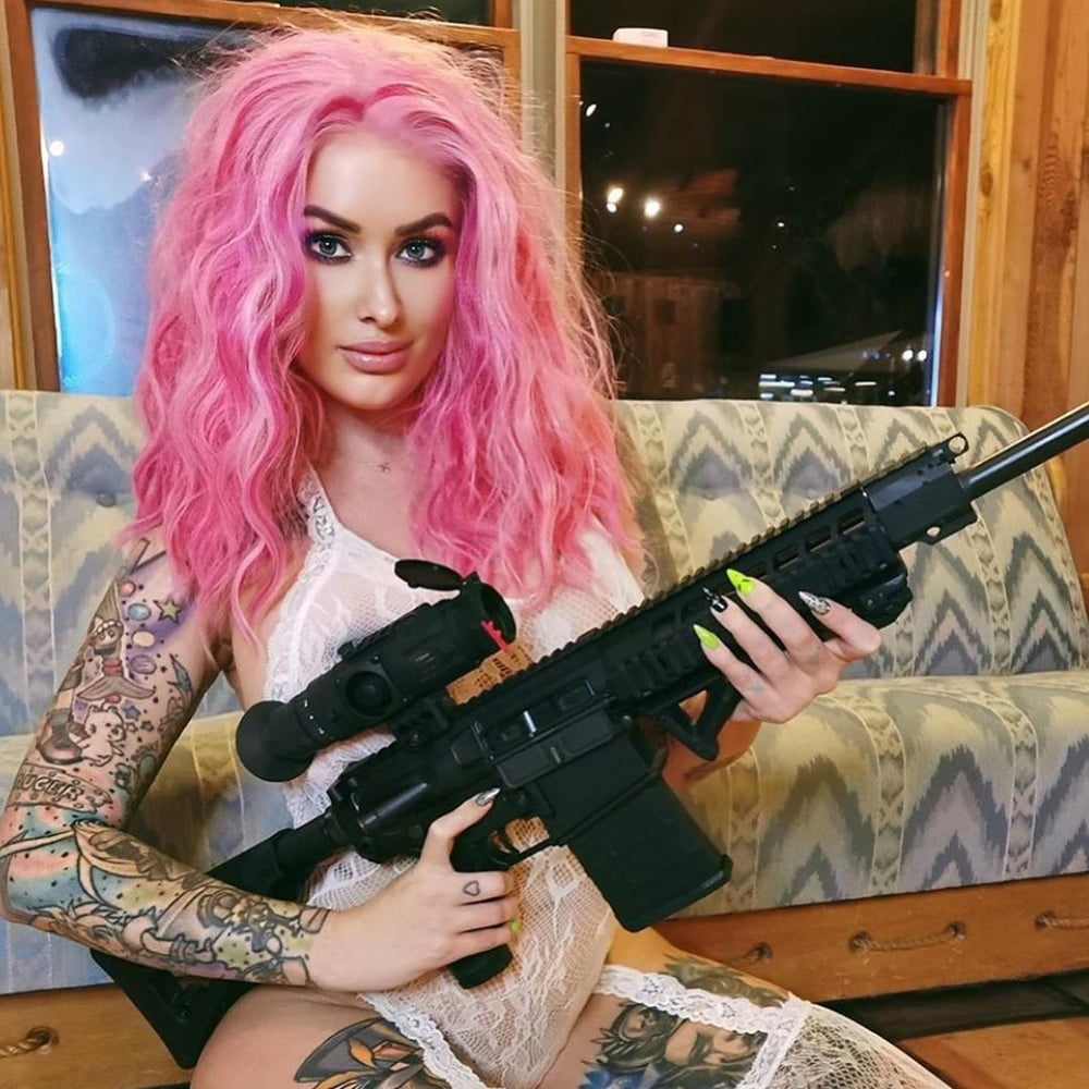 Chicks & Guns 27