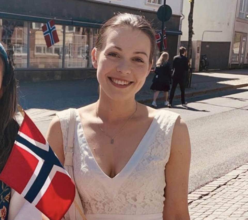 Eirin(28) sexy burnette