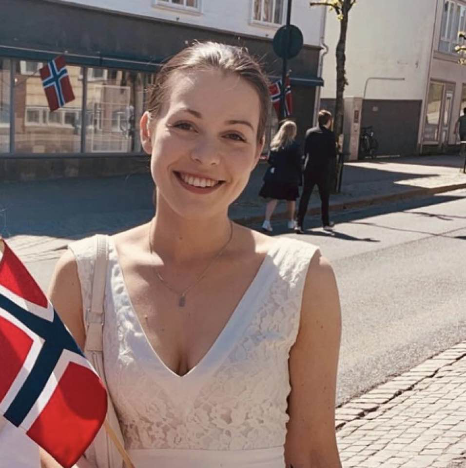 Eirin(28) sexy burnette