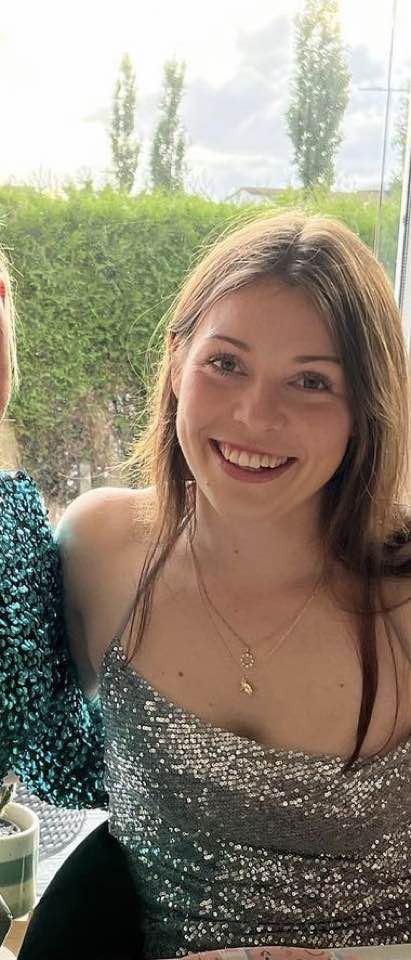 Eirin(28) sexy burnette