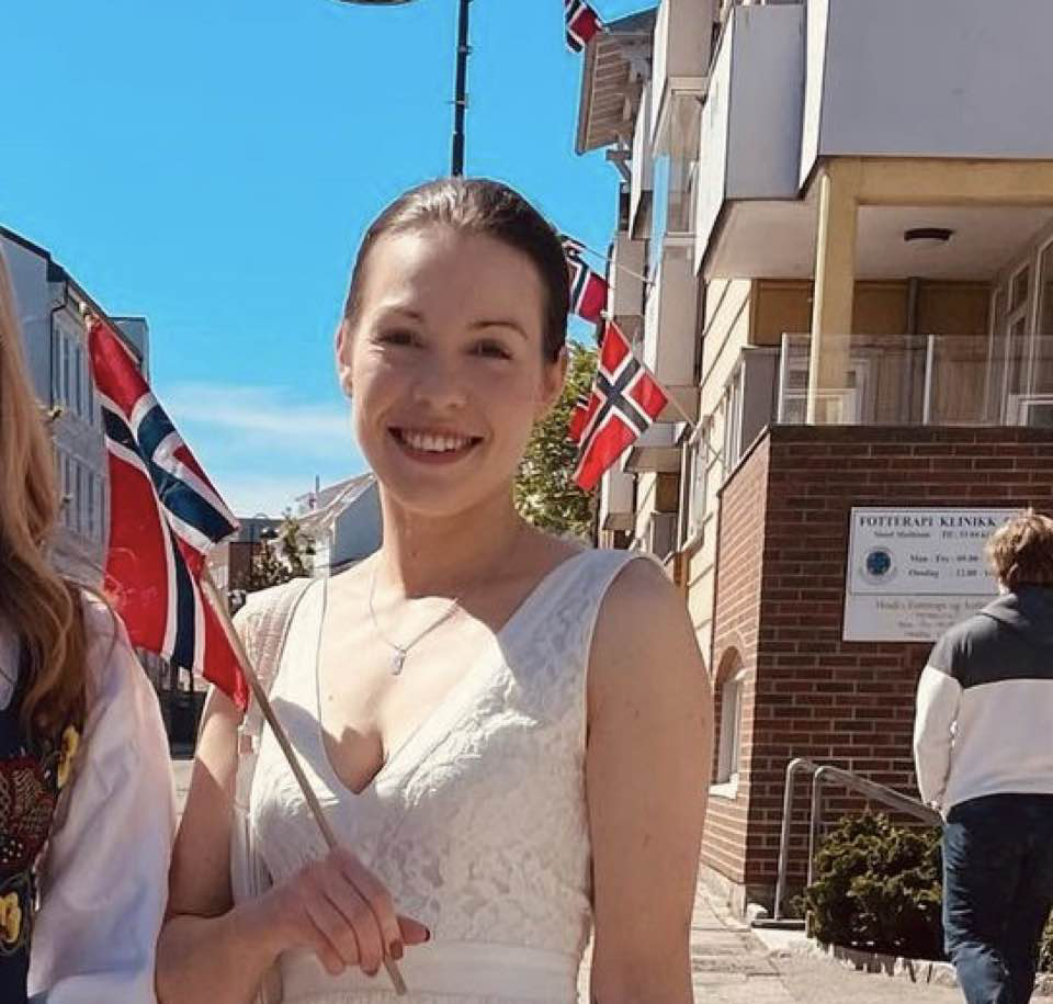 Eirin(28) sexy burnette