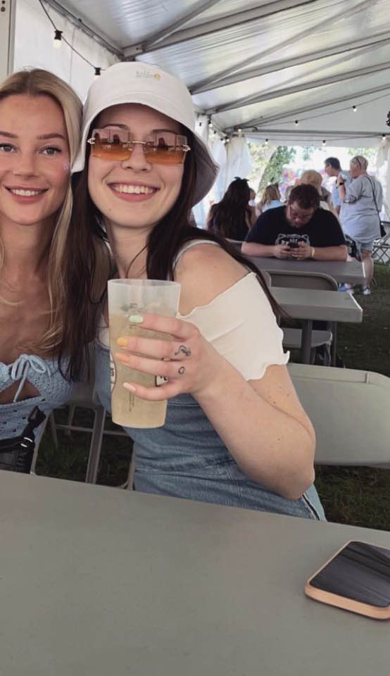 Eirin(28) sexy burnette