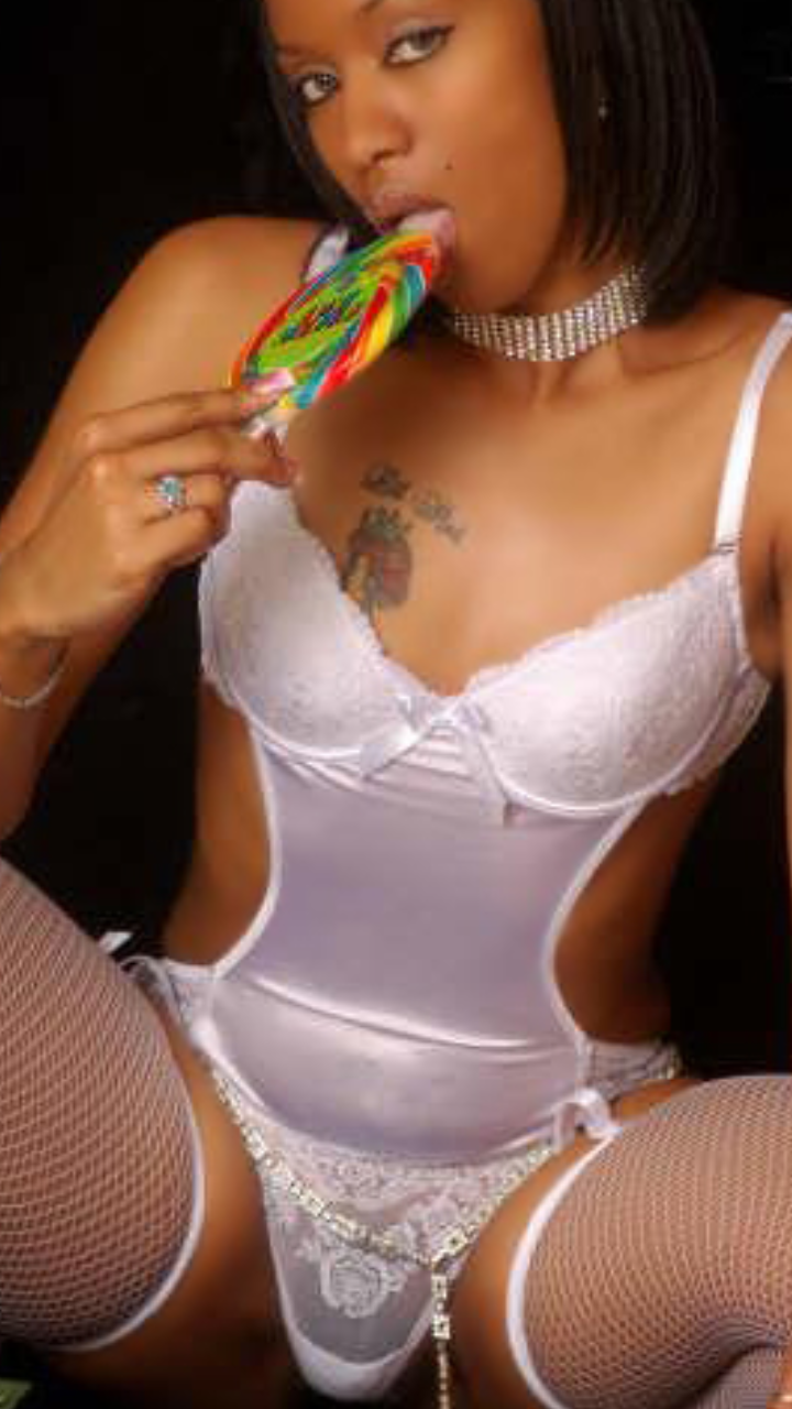 Chicks Spreading It 28