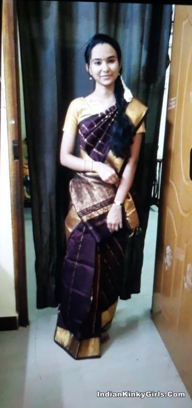 Indian College Girl Nude Small Tits Selfies
