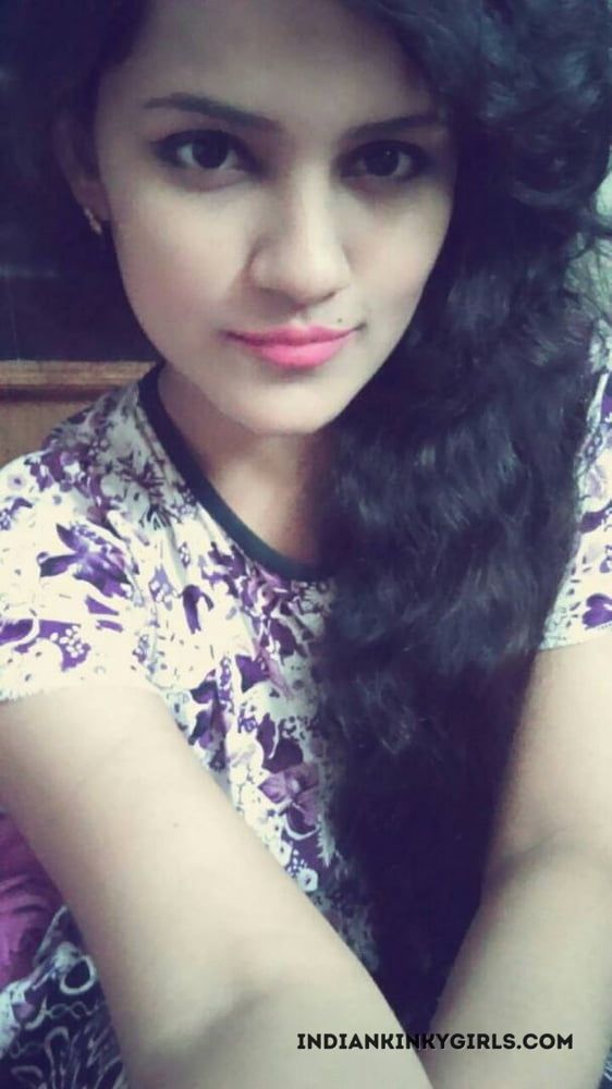 Indian College Girl Nude Show Her Tight Boobs