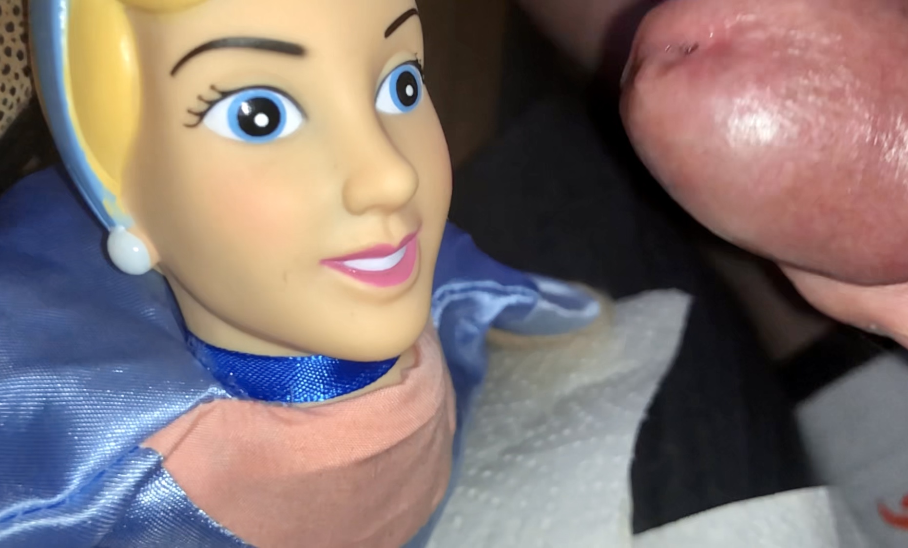 Smelly secondhand store Cinderella