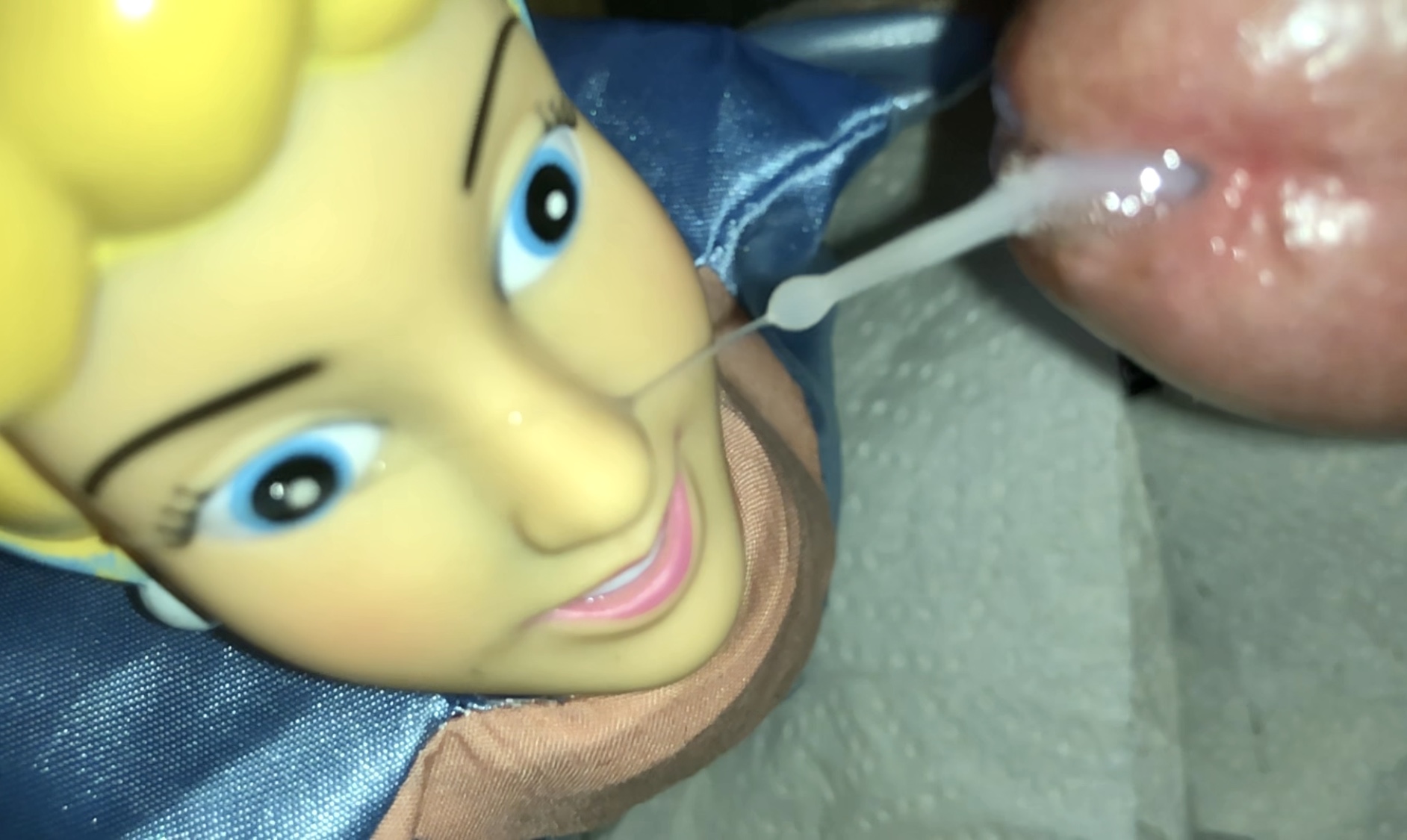 Smelly secondhand store Cinderella