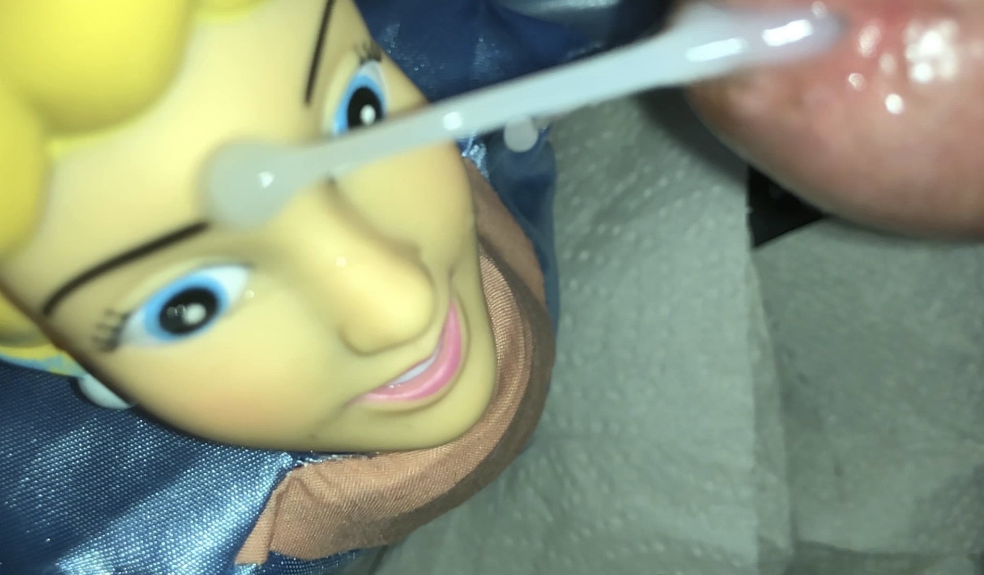 Smelly secondhand store Cinderella