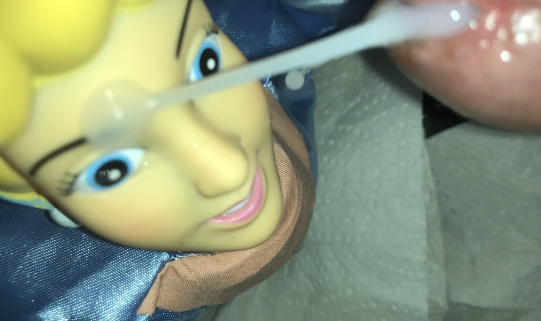 Smelly secondhand store Cinderella