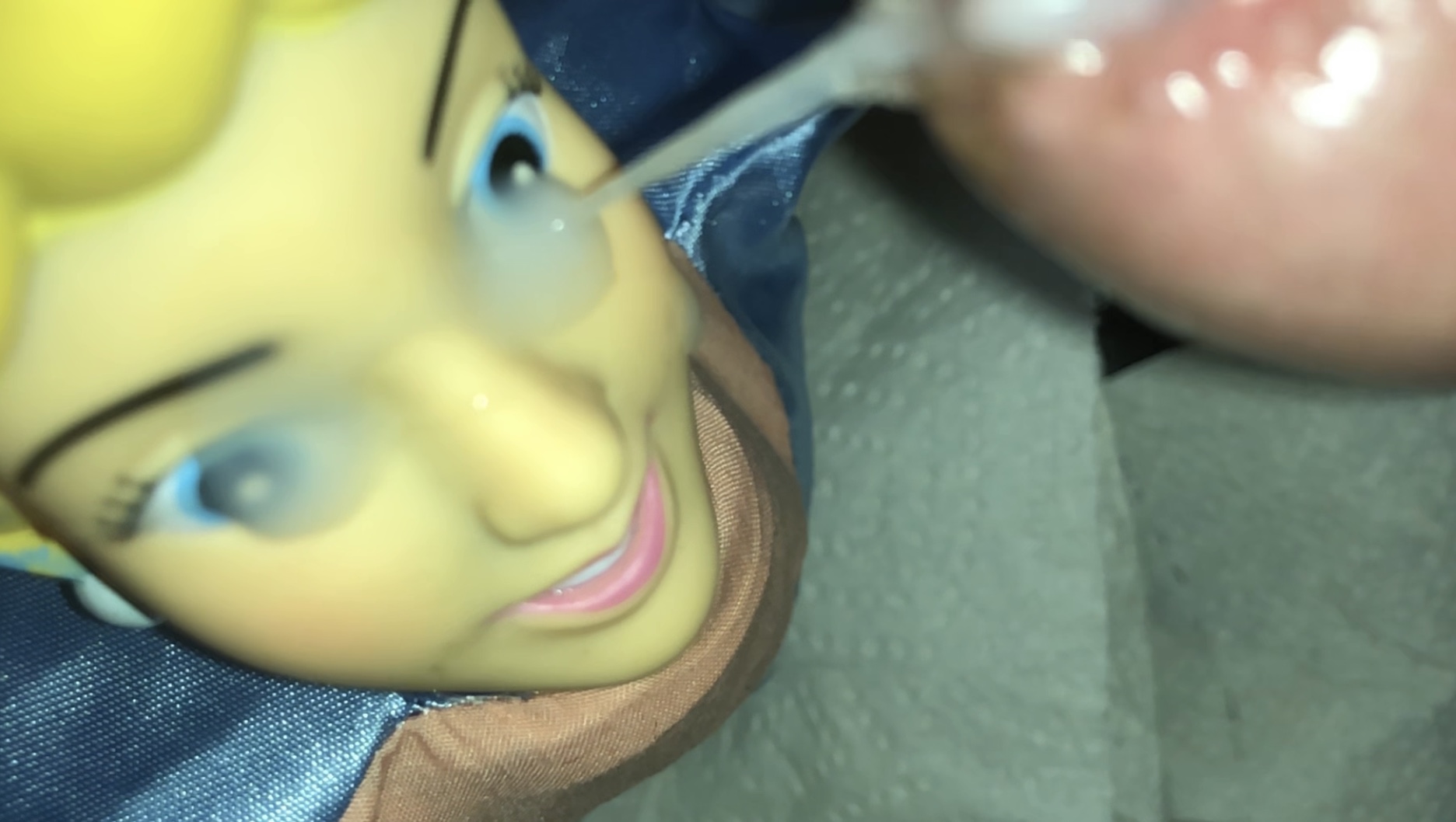 Smelly secondhand store Cinderella