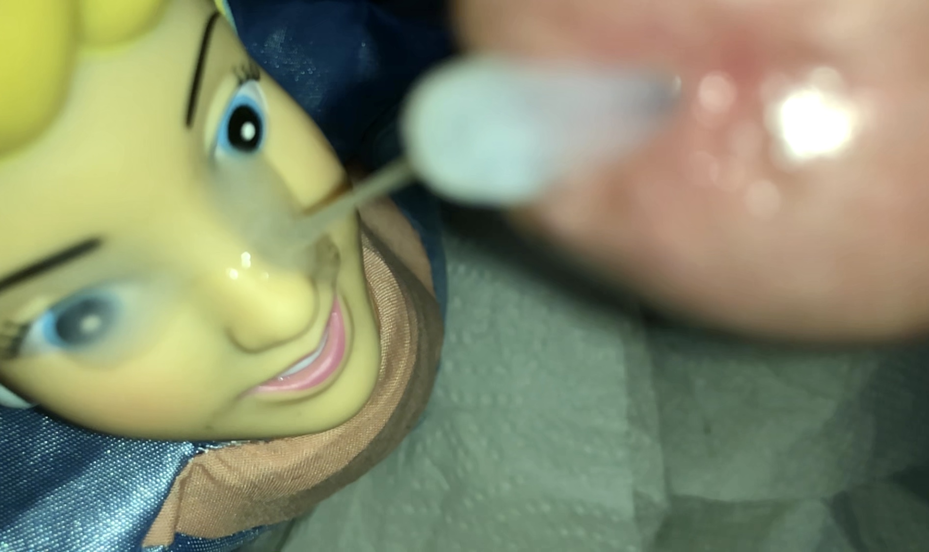 Smelly secondhand store Cinderella