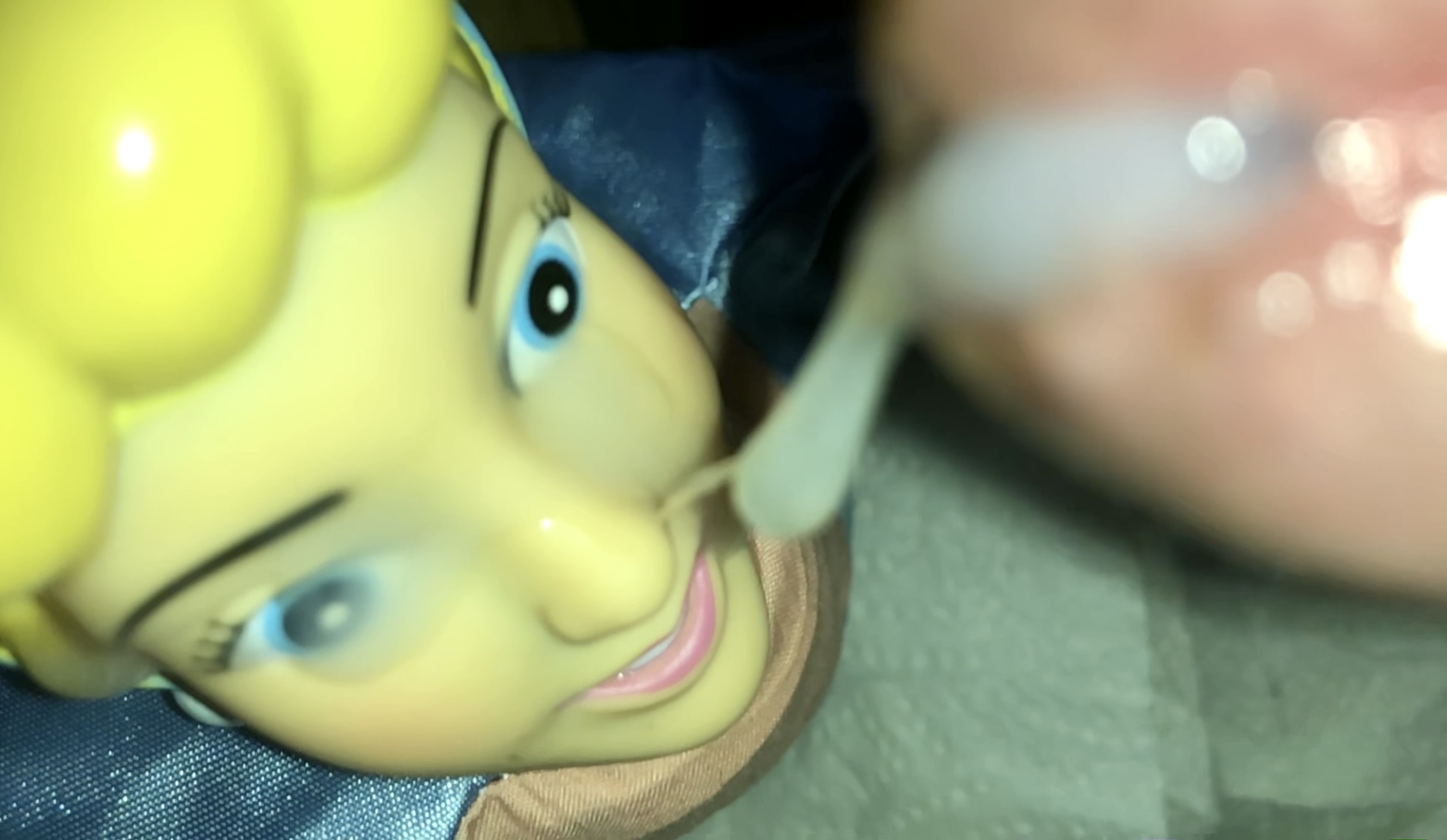 Smelly secondhand store Cinderella