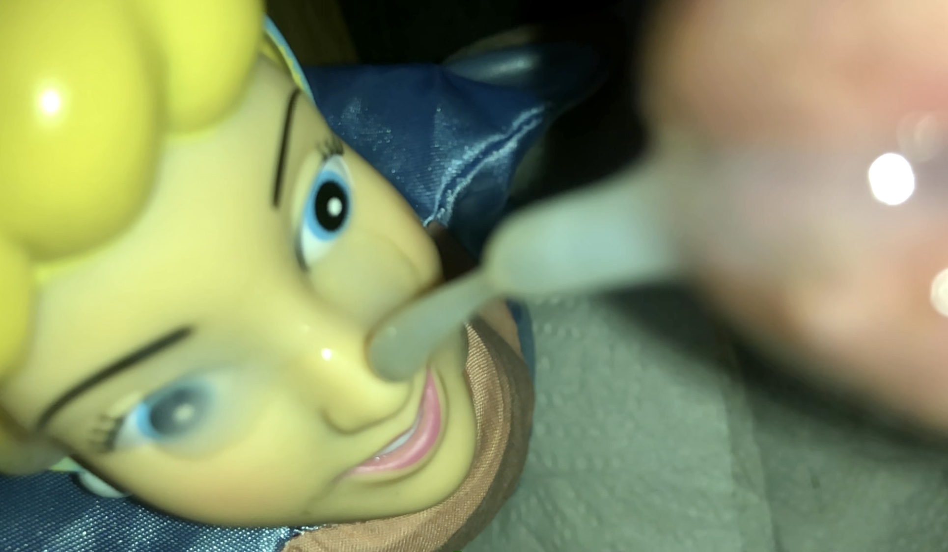 Smelly secondhand store Cinderella