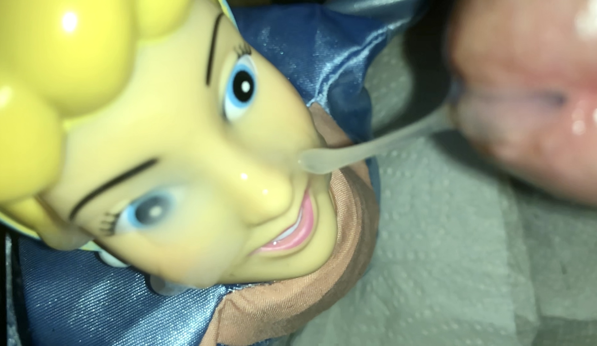 Smelly secondhand store Cinderella