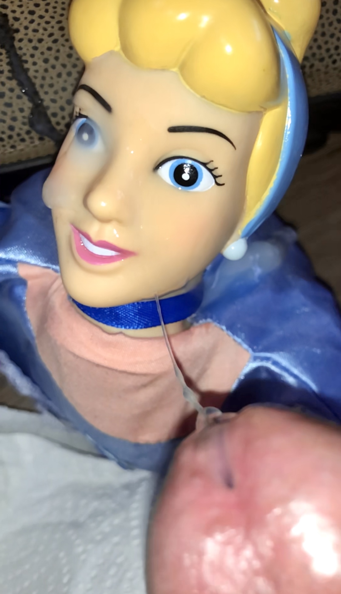 Smelly secondhand store Cinderella