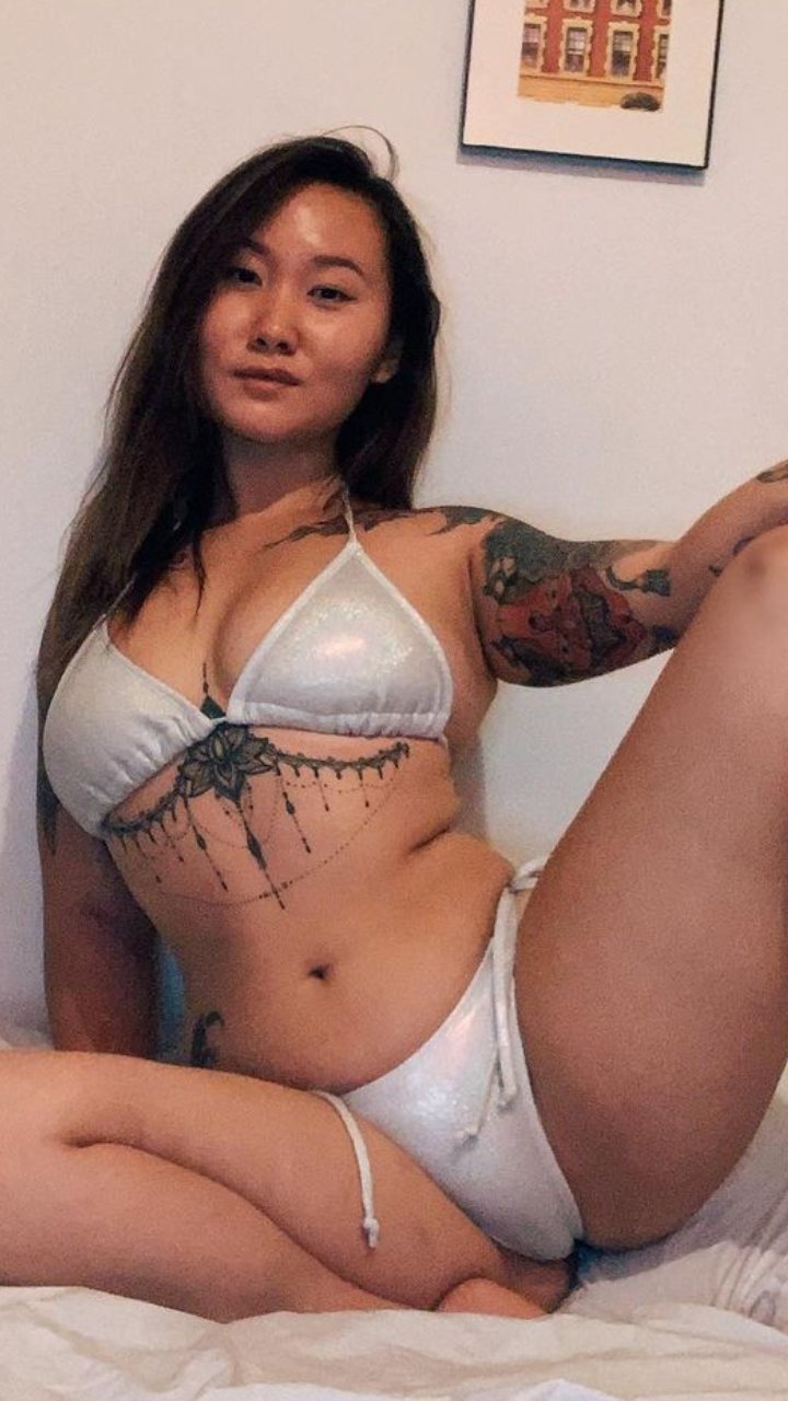 Chicks Spreading It 30