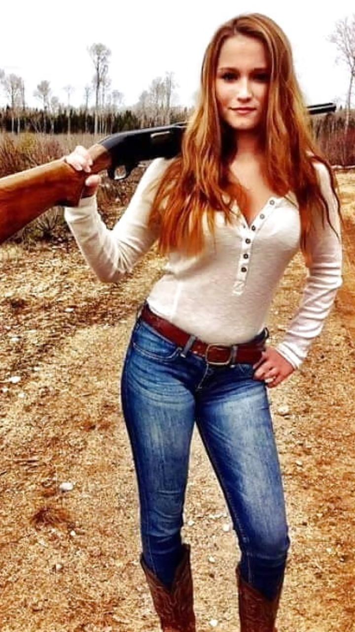 Chicks & Guns 28