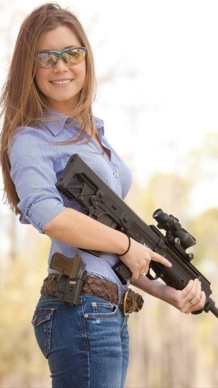 Chicks & Guns 29