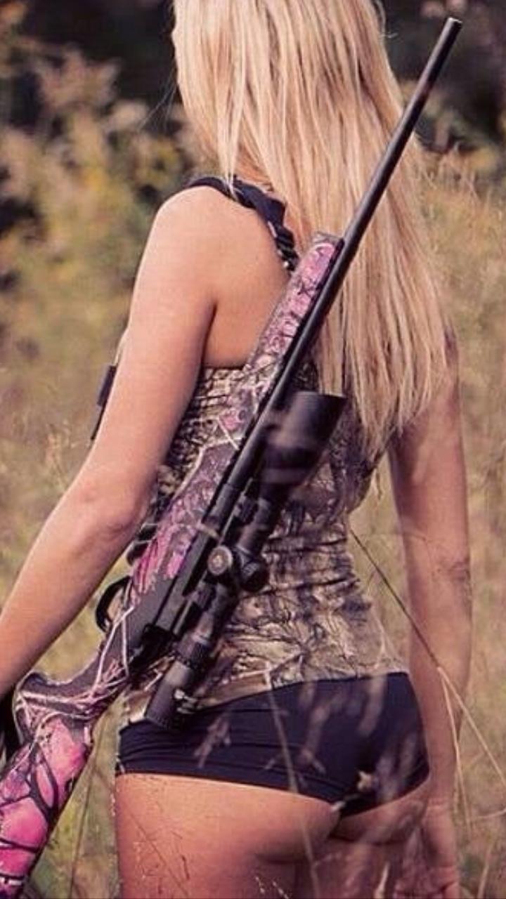 Chicks & Guns 29