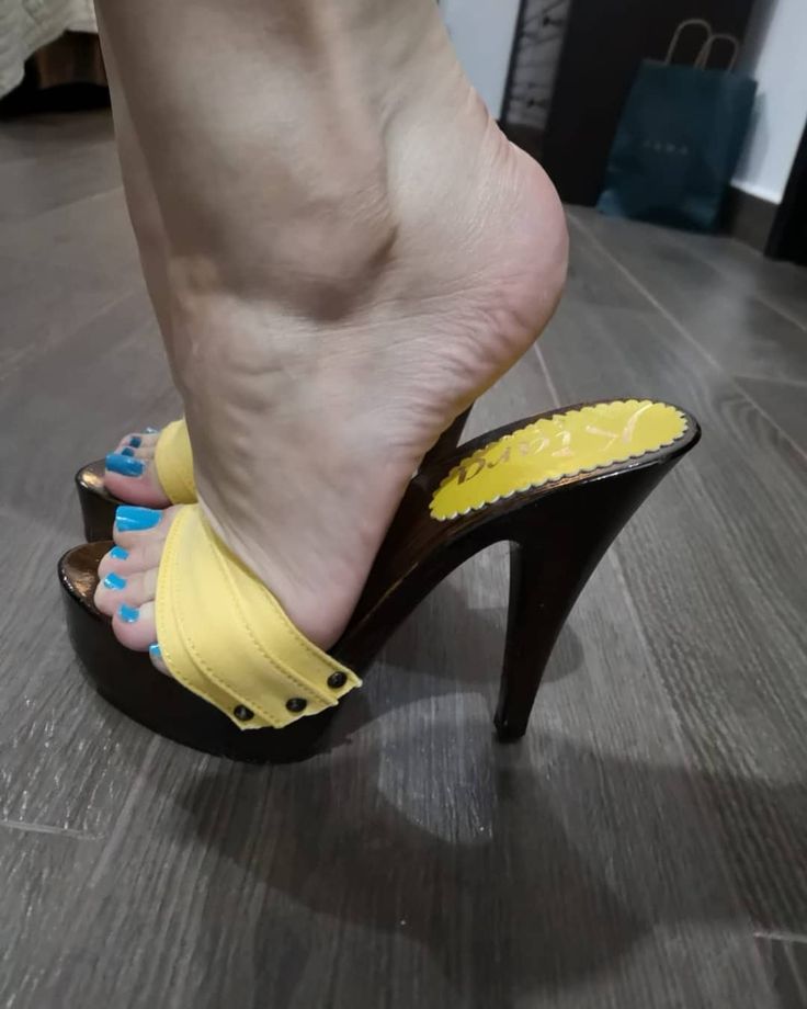 Foot fetish Feet Heels footjobs