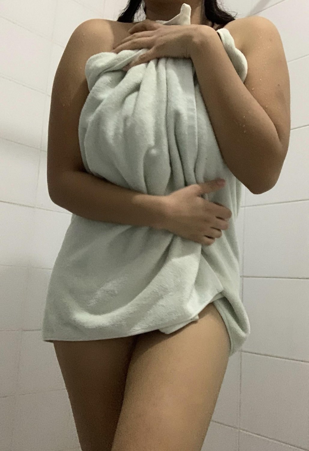 Gorgeous Busty Babe Nude Selfies