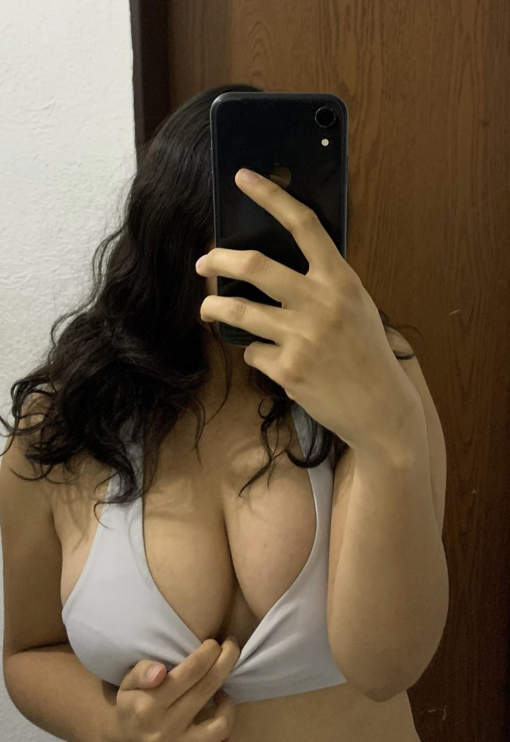 Gorgeous Busty Babe Nude Selfies