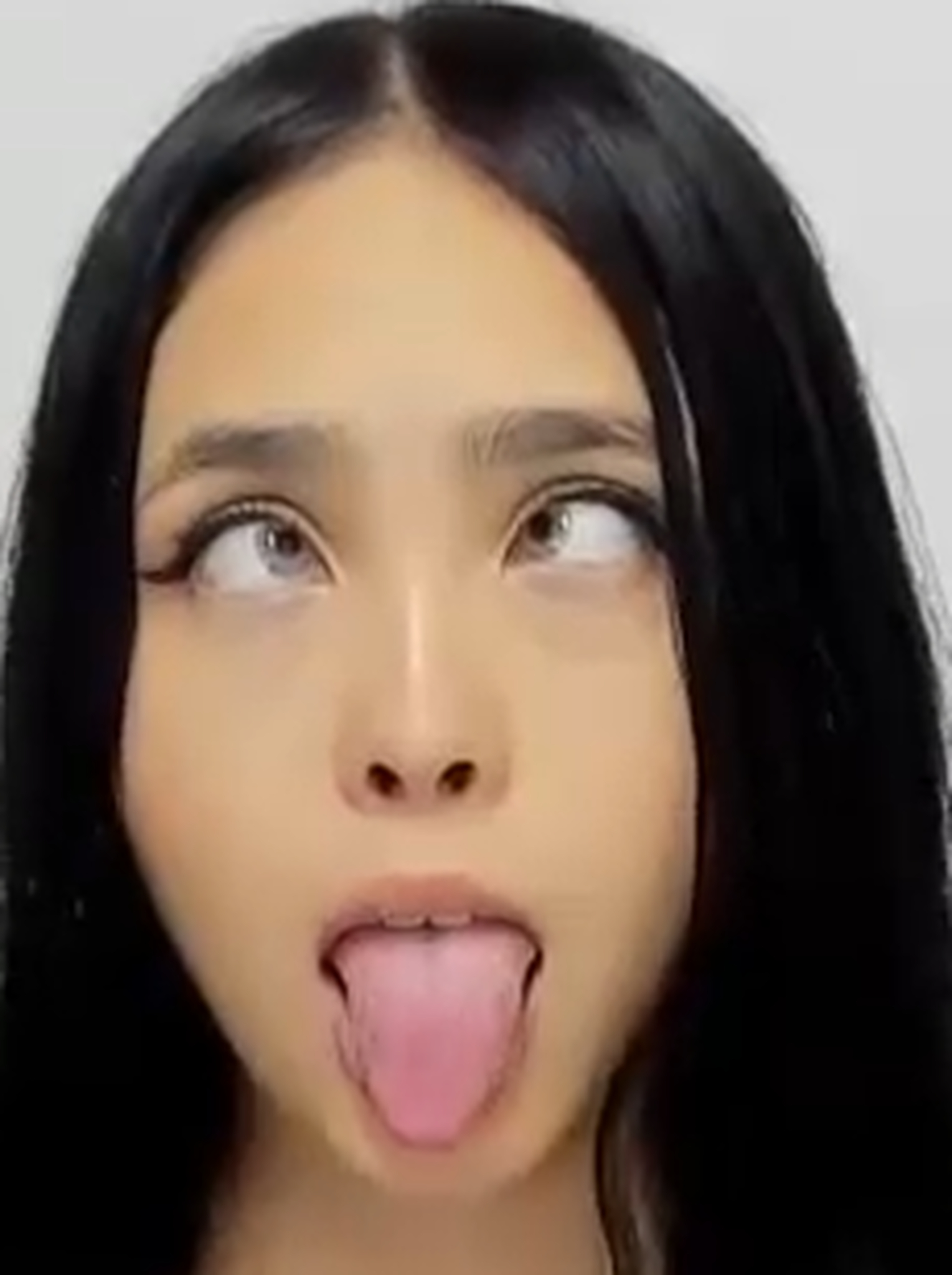 I entered girls' live broadcasts and made them act like dogs