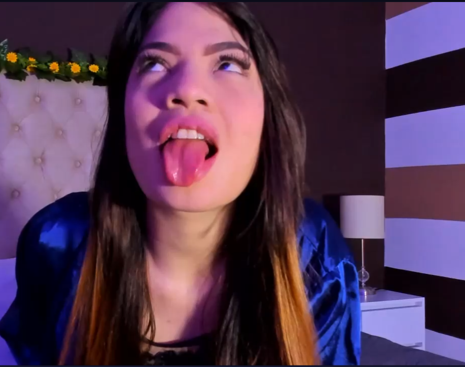 I entered girls' live broadcasts and made them act like dogs