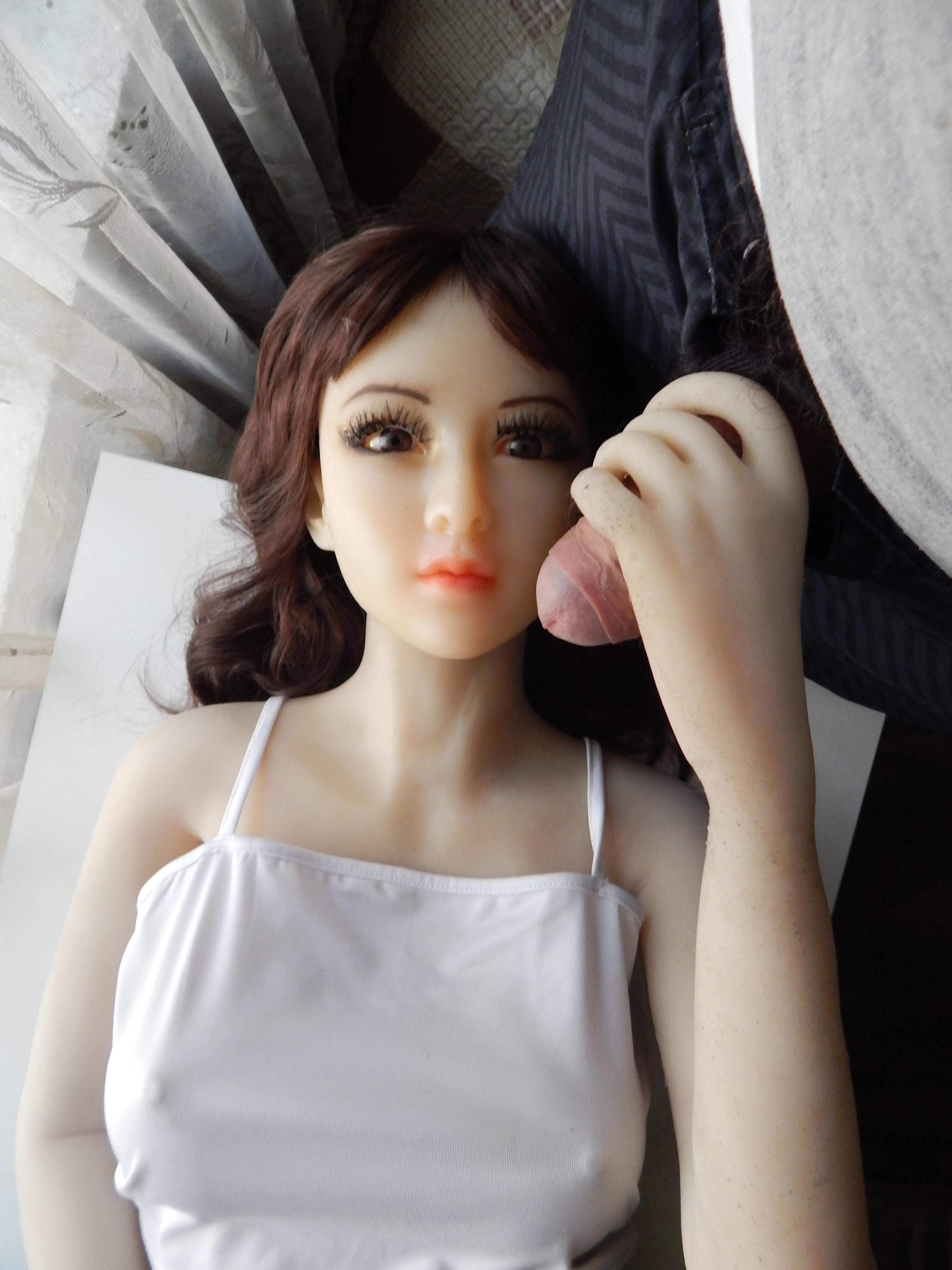 Nomi seduces angry houseowner.