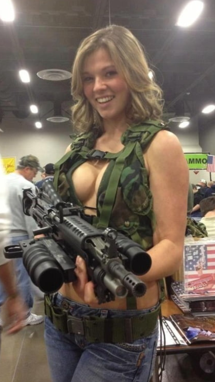 Chicks & Guns 31