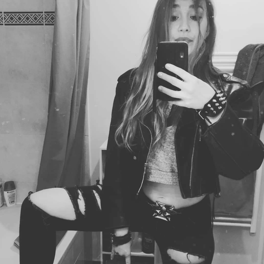 I saw her naked, could't film but Roxane is stuck in my head