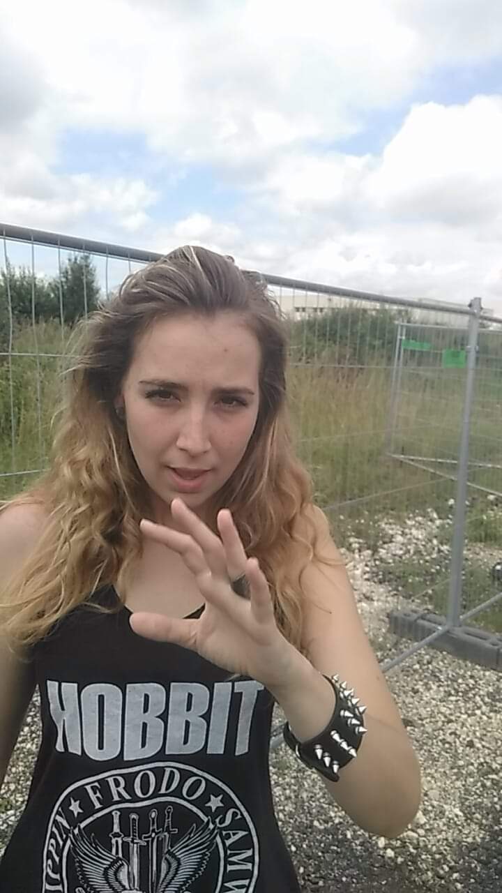 I saw her naked, could't film but Roxane is stuck in my head