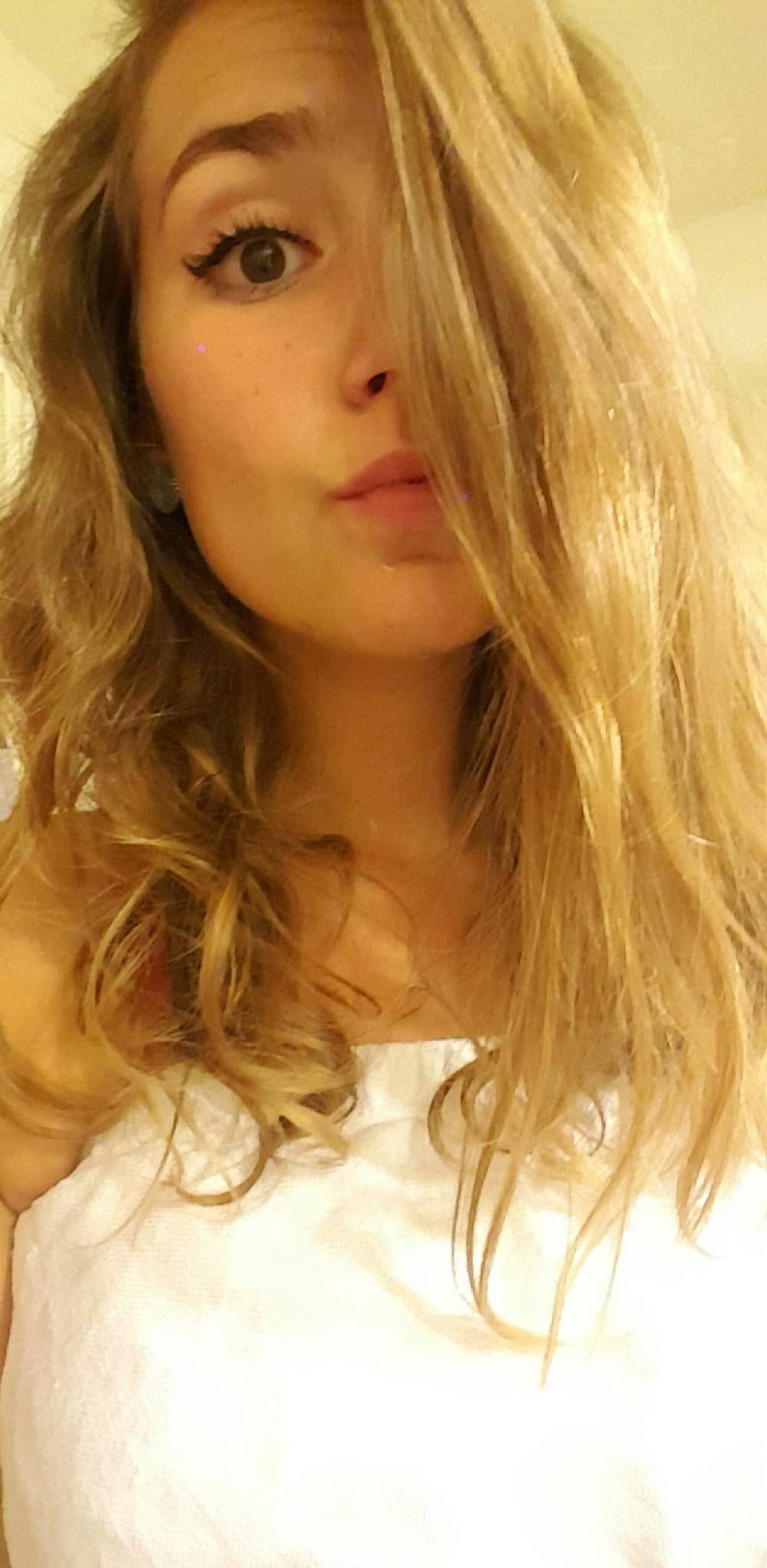 I saw her naked, could't film but Roxane is stuck in my head