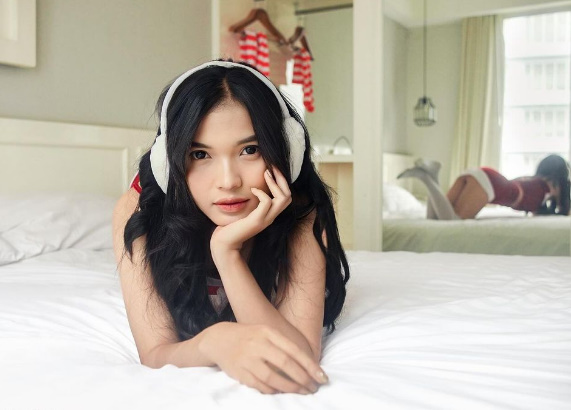 looking makes it hot