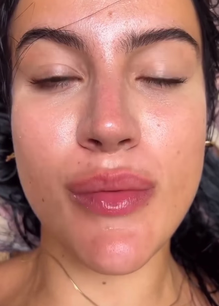 looking makes it hot