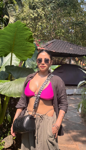 looking makes it hot_1