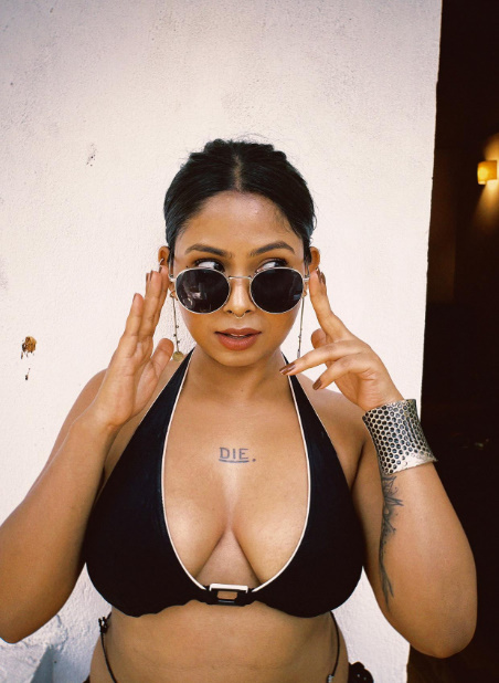 looking makes it hot_1