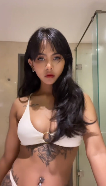 looking makes it hot_2