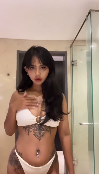 looking makes it hot_2