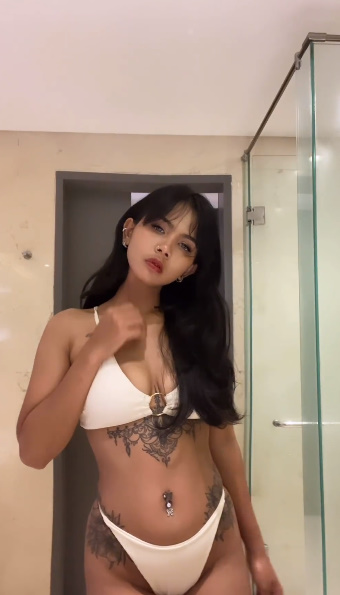 looking makes it hot_2