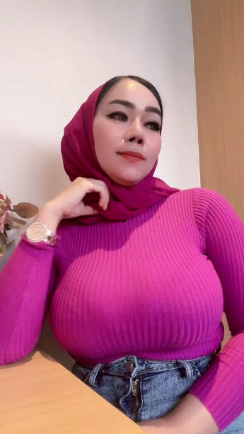 looking makes it hot_10