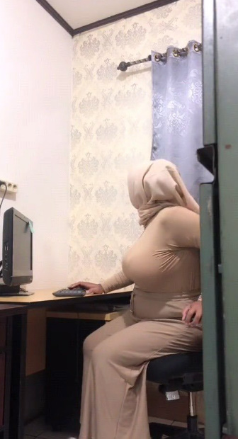 looking makes it hot_10